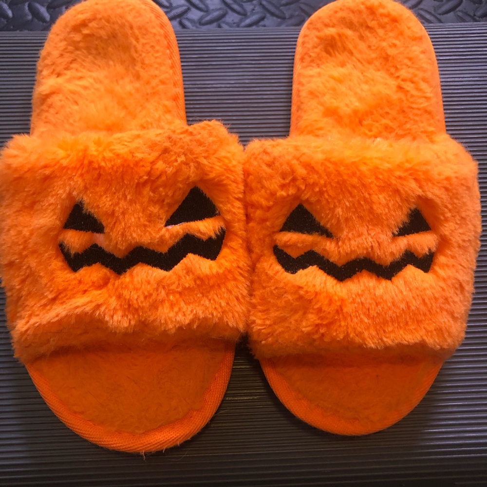 Pumpkin Slippers 🎃